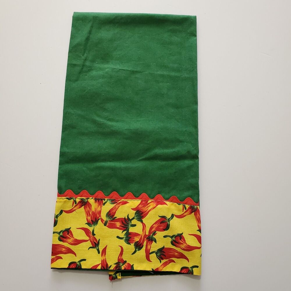 Vintage Dish Tea Towel Green Yellow Chili Peppers Ric Rac Cotton Blend 18x27"
